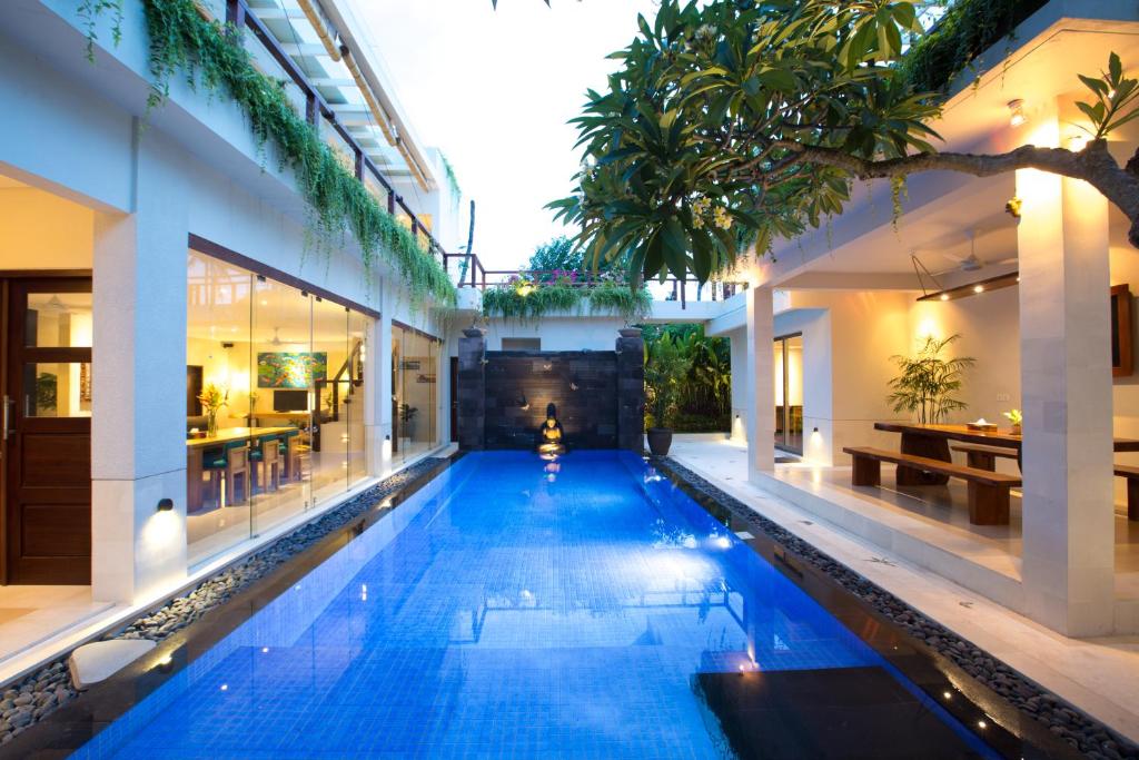 a swimming pool in the middle of a building at Sunset Paradise Jimbaran 3003 in Jimbaran