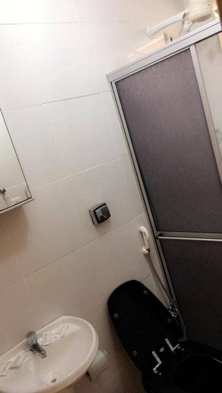 Un baño de Hotel Kika