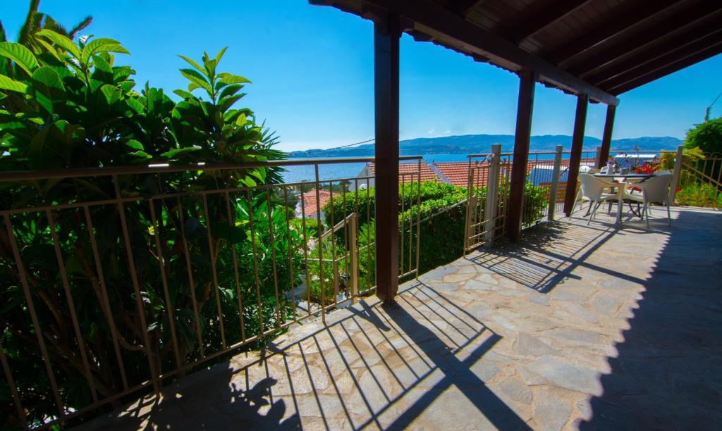 Irilena Studios and Apartments - 14