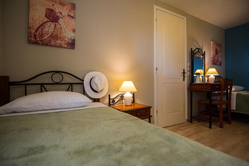 Irilena Studios and Apartments - 18