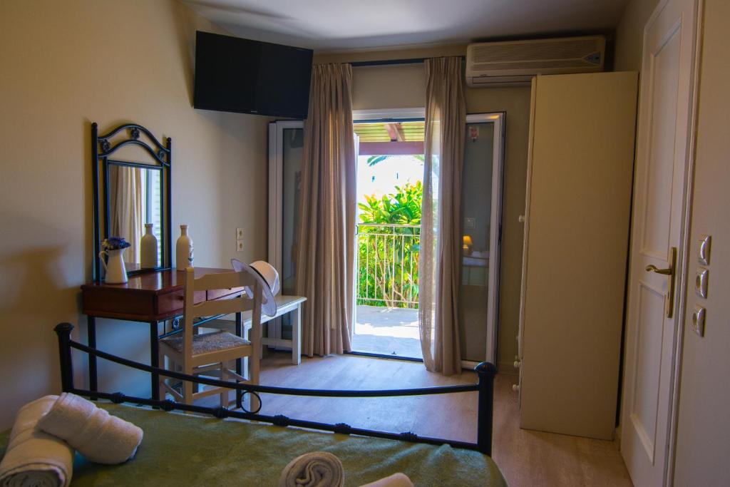 Irilena Studios and Apartments - 16