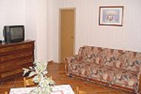 TV a/nebo společenská místnost v ubytování Apartments Angela Ližnjan