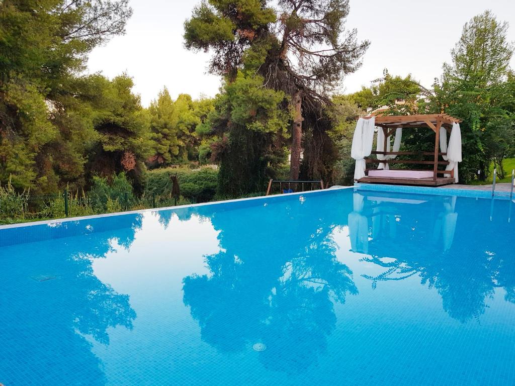 Bazén v ubytování Avatel Eco Lodge nebo v jeho okolí