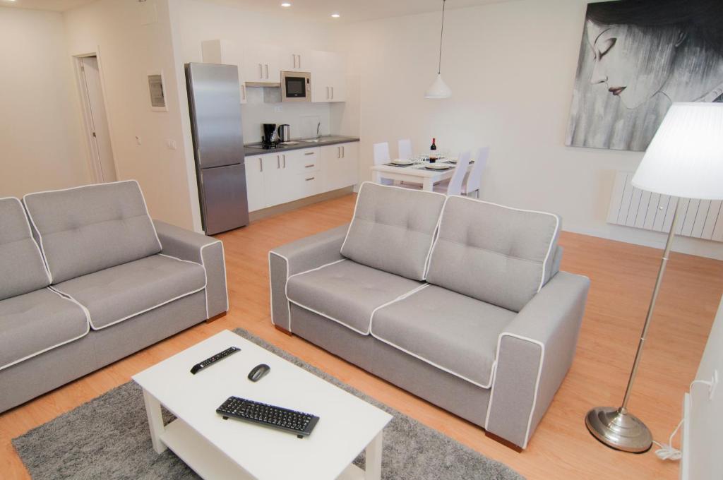 a living room with two couches and a table at Los Rodeos Luxury Vivienda Vacacional in La Laguna