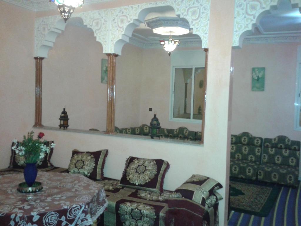 Et sittehjørne på Elmenzah Apartments