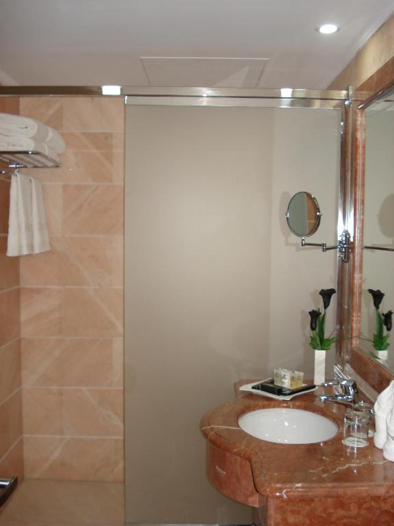Koupelna v ubytování Emaar Royal Hotel