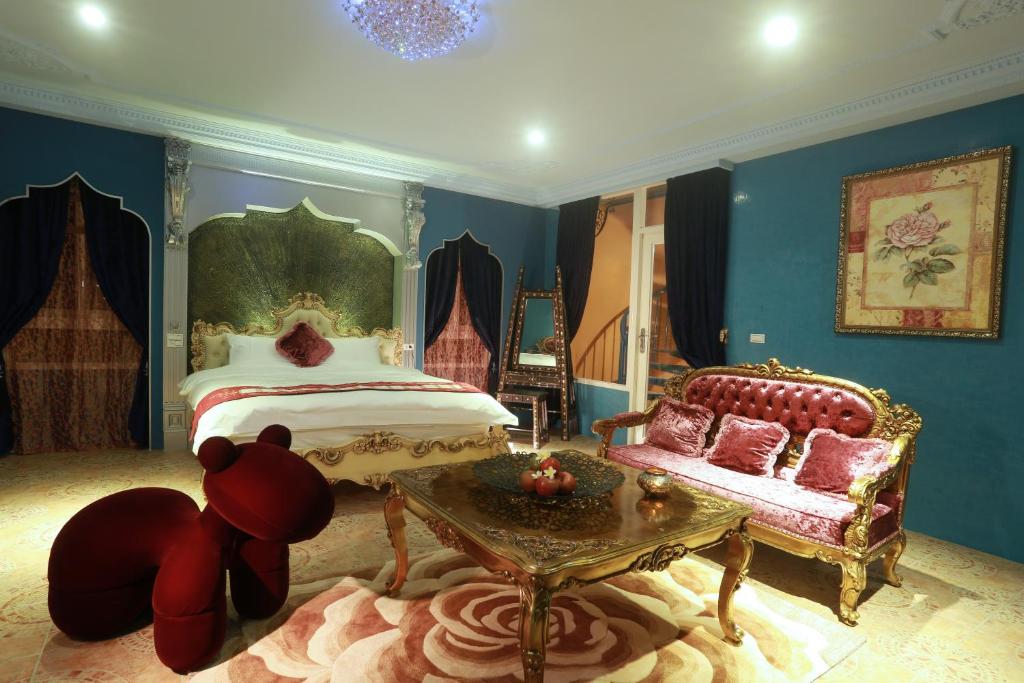 a bedroom with a bed and a teddy bear and a table at Sharjah B&amp;B in Wujie