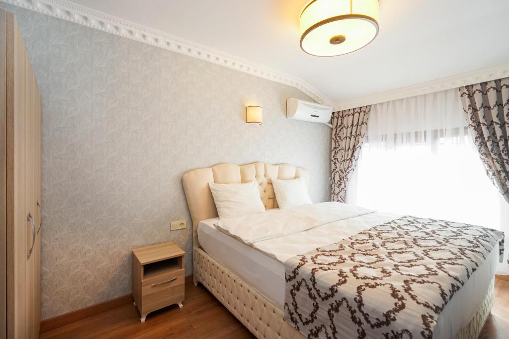 a bedroom with a bed and a window at Authentic Apartments OldCity in Istanbul