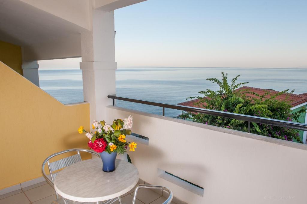 Widok na morze z tego hotelu