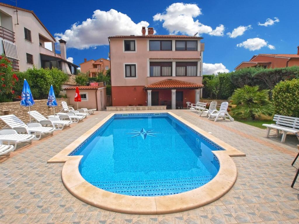 Bazén v ubytování Apartments Silvana 1183 nebo v jeho okolí