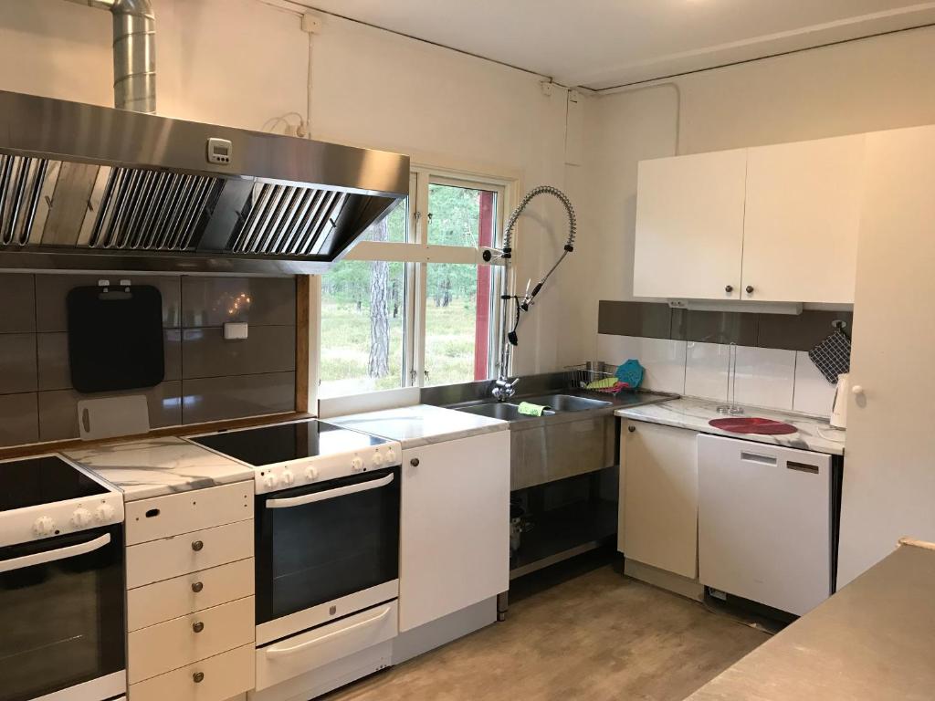 Kuchyň nebo kuchyňský kout v ubytování STF Hostel Visby/Rävhagen