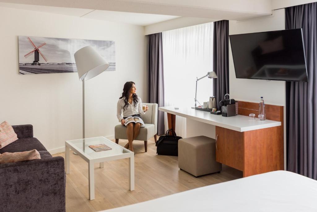 Mercure Hotel Amsterdam West - Superior King Room With Sofa - Non-Smoking