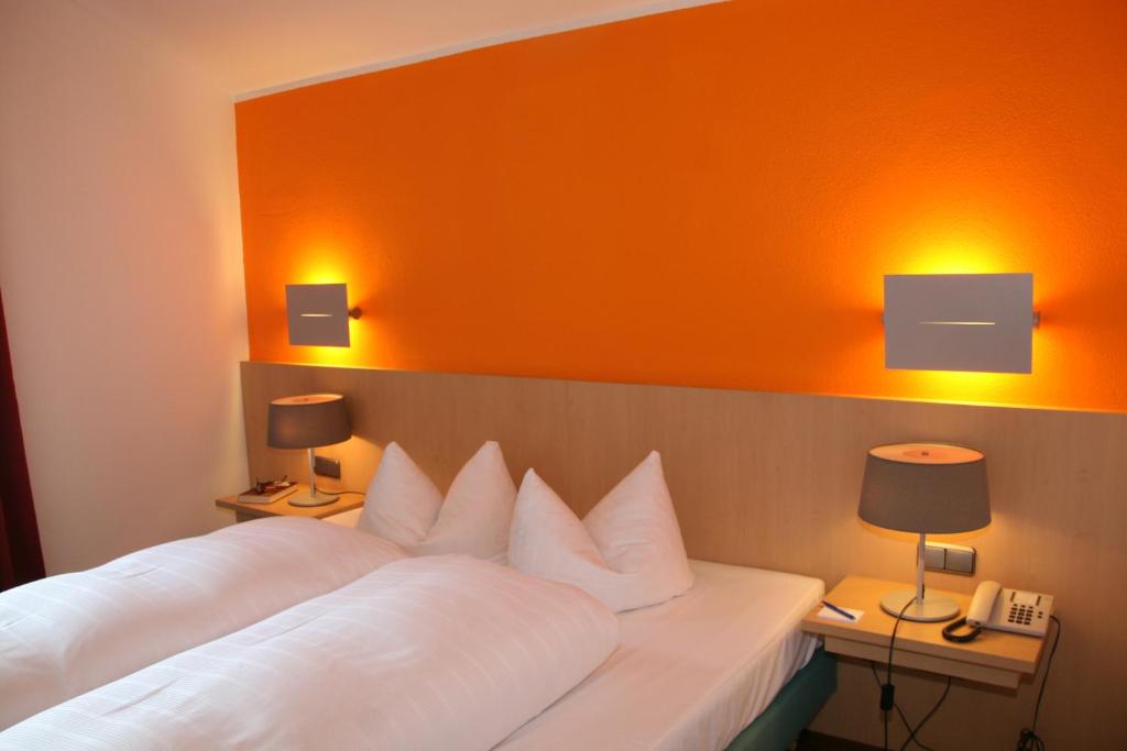 Postel nebo postele na pokoji v ubytování Hotel Schloss Berg