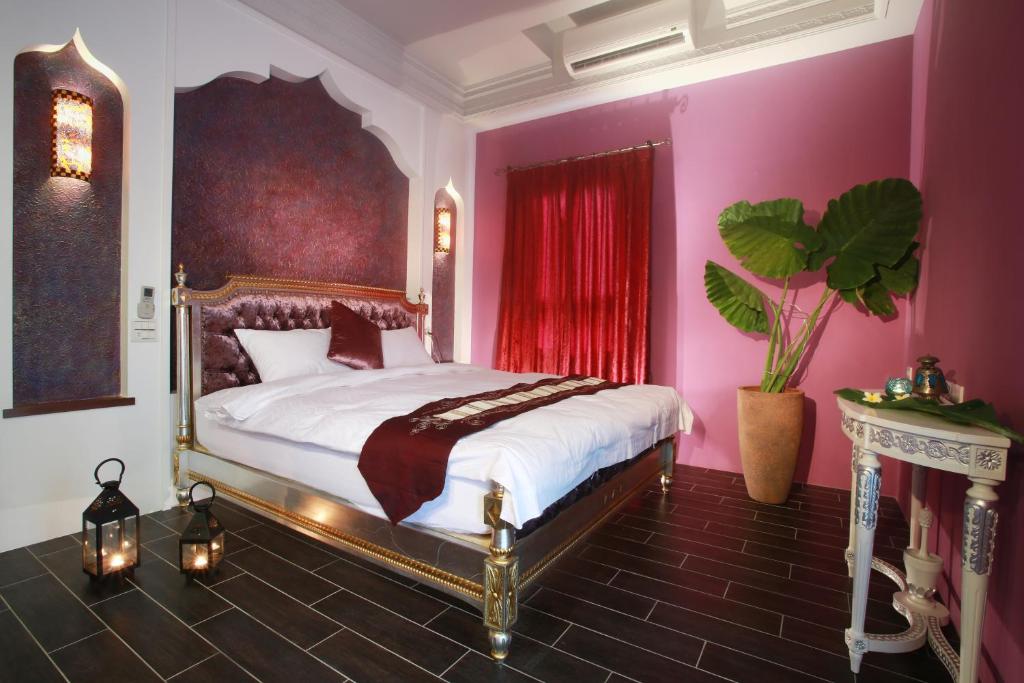 Postel nebo postele na pokoji v ubytování Sharjah B&B
