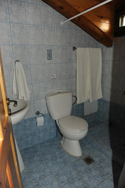 Koupelna v ubytování Ammos Zante Villas