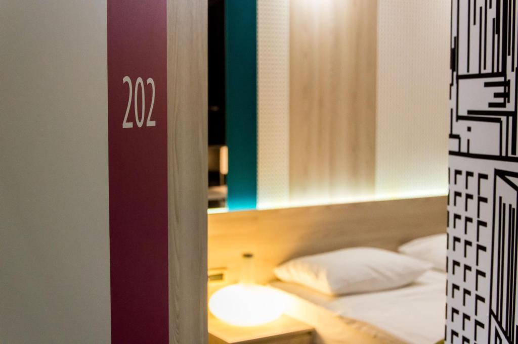 Postel nebo postele na pokoji v ubytování Hotel Cosmopolit