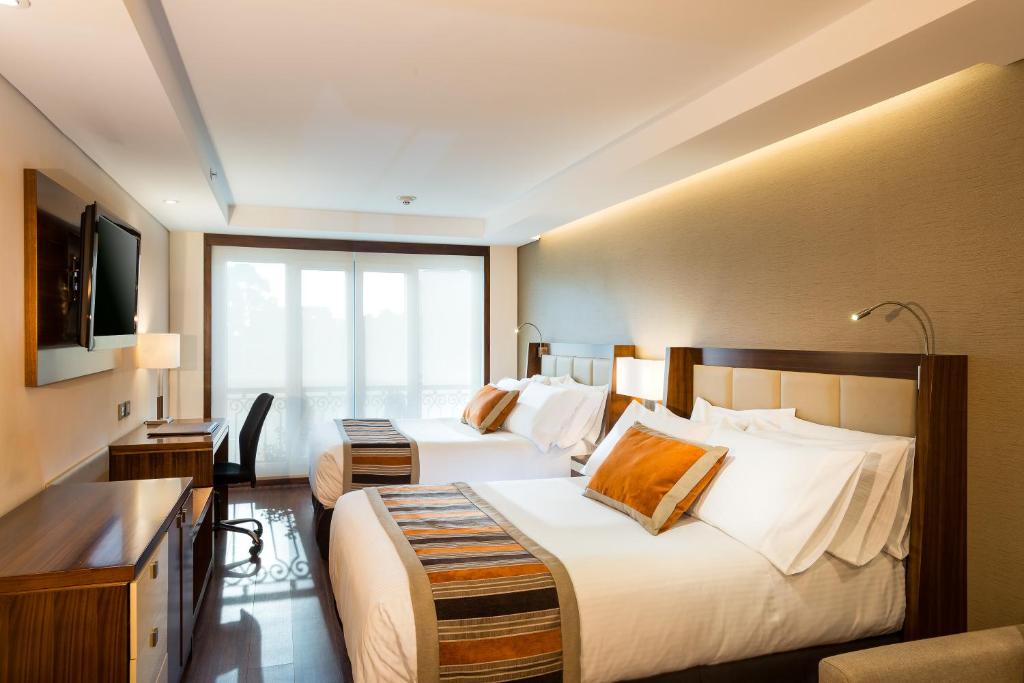 Postel nebo postele na pokoji v ubytování Hotel Dann Carlton Bogota