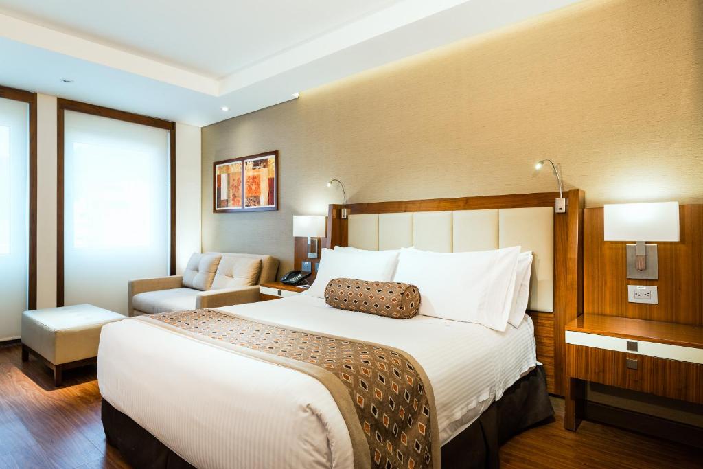 Postel nebo postele na pokoji v ubytování Hotel Dann Carlton Bogota