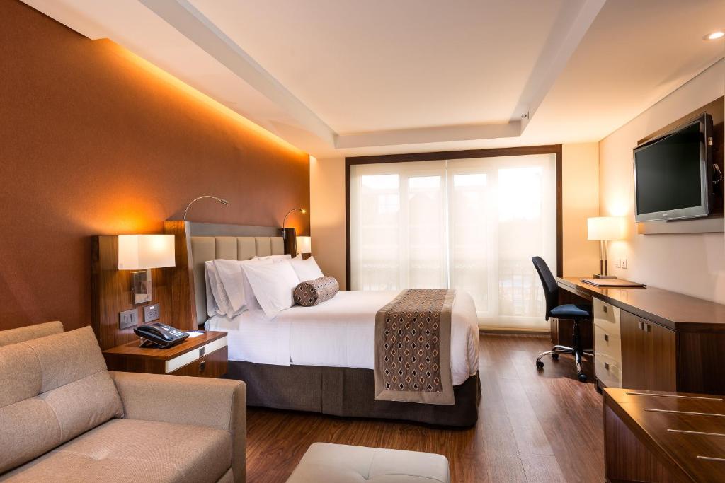 Postel nebo postele na pokoji v ubytování Hotel Dann Carlton Bogota