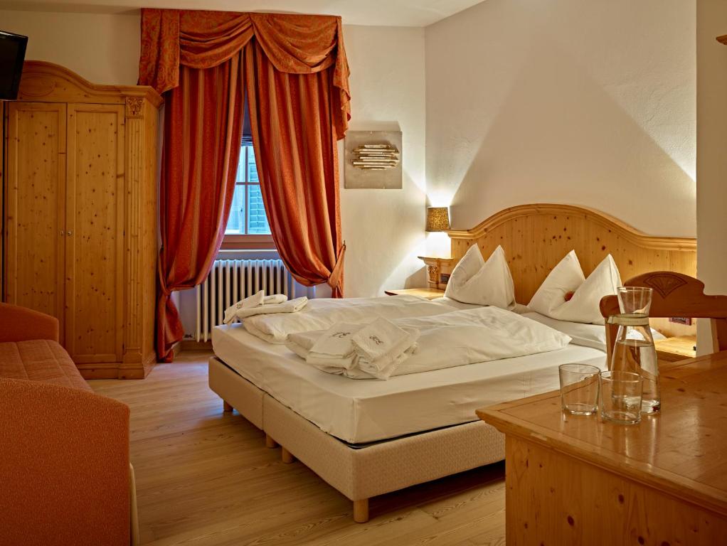 Postel nebo postele na pokoji v ubytování Romantic Hotel Excelsior