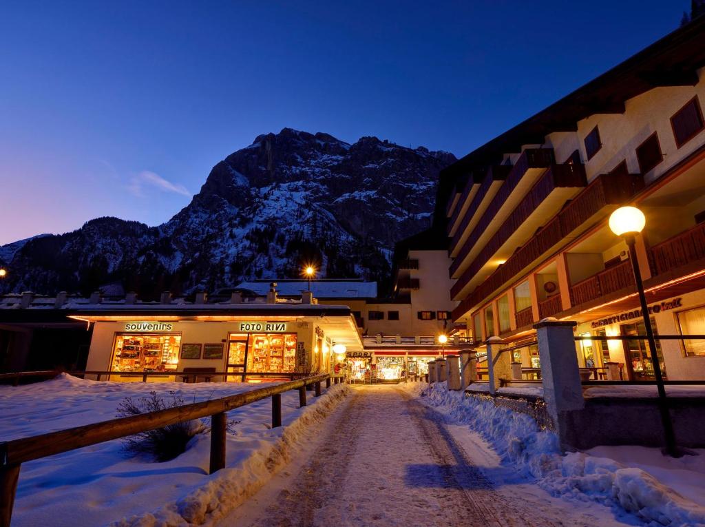 Nespecifikovaný výhled na hory nebo výhled na hory při pohledu z hotelu