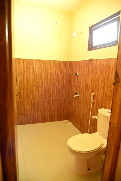 Naaval Beach Villa & Rooms - 三人间 - 带浴室