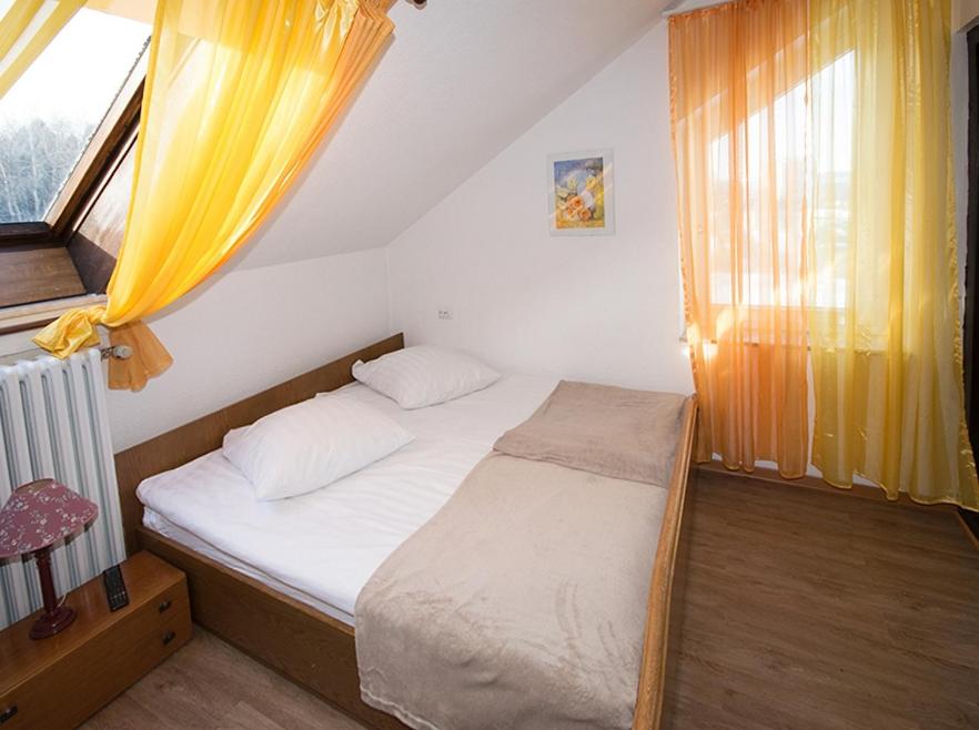 Postel nebo postele na pokoji v ubytování Hotel & Hostel Drei Bären