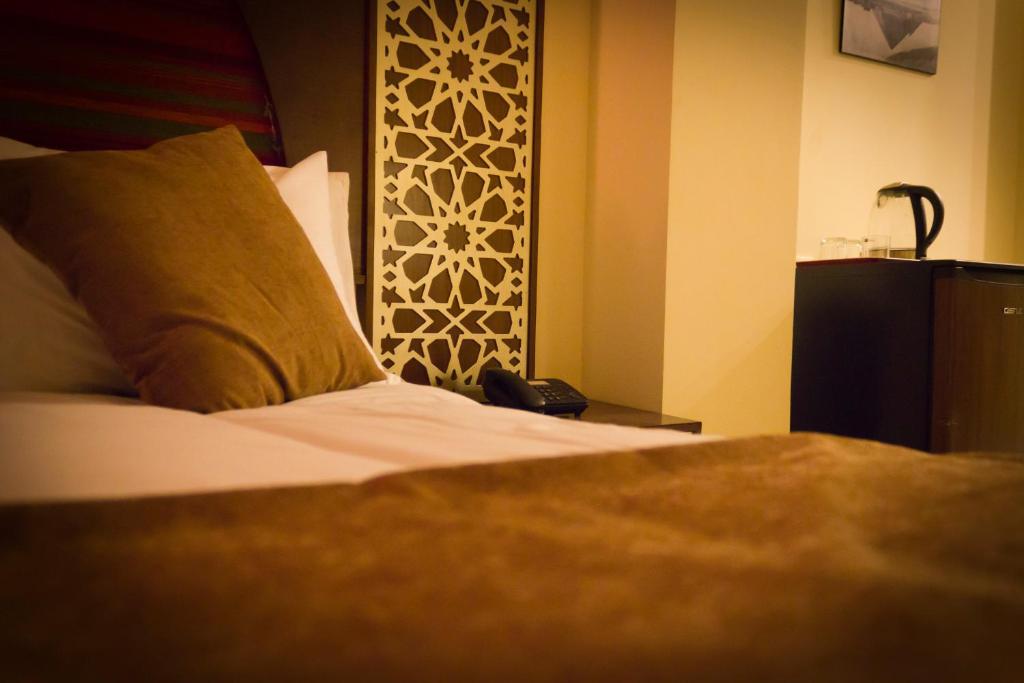 Postel nebo postele na pokoji v ubytování Pyramids Valley Boutique Hotel