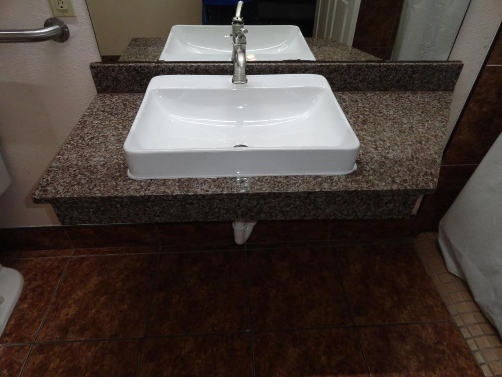 Americas Best Value Inn - Brownsville - Zimmer Mit Kingsize-Bett – Barrierefrei