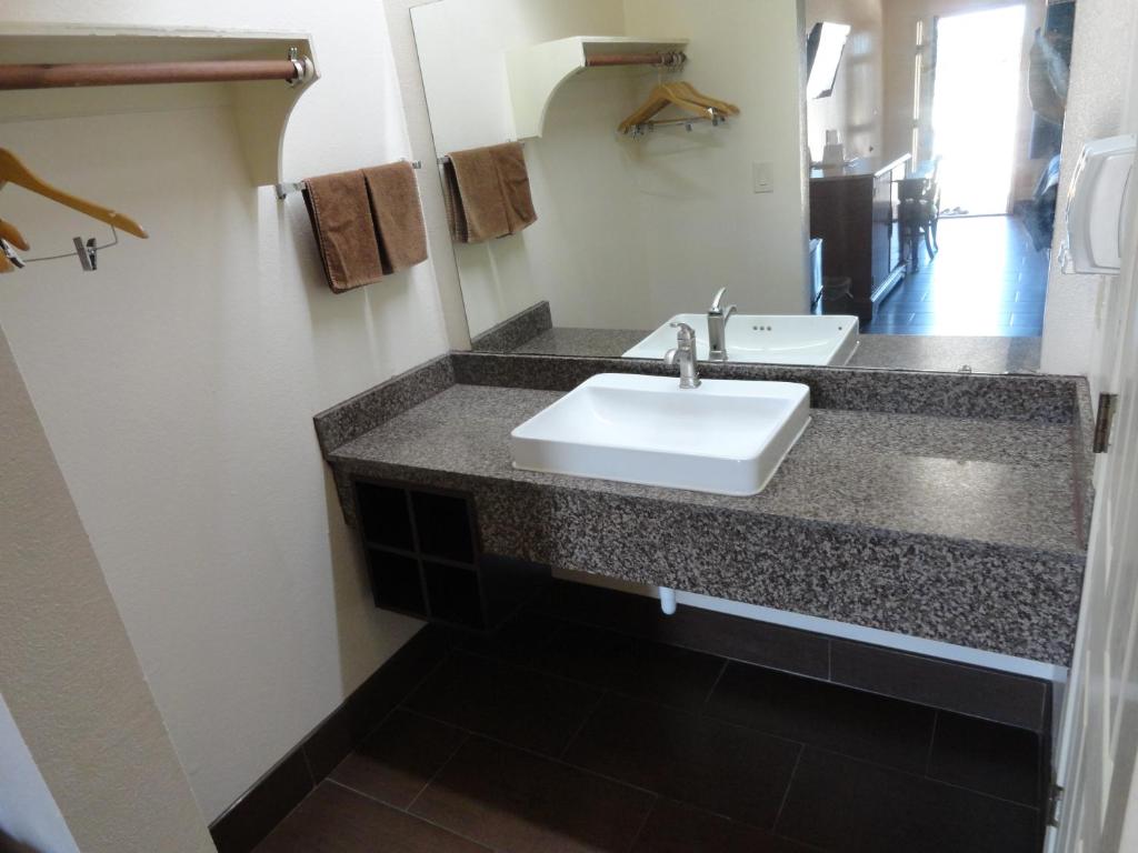 Americas Best Value Inn - Brownsville - Zimmer Mit Kingsize-Bett – Nichtraucher