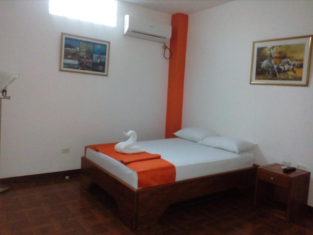 Postel nebo postele na pokoji v ubytování Hostal El Pinzón