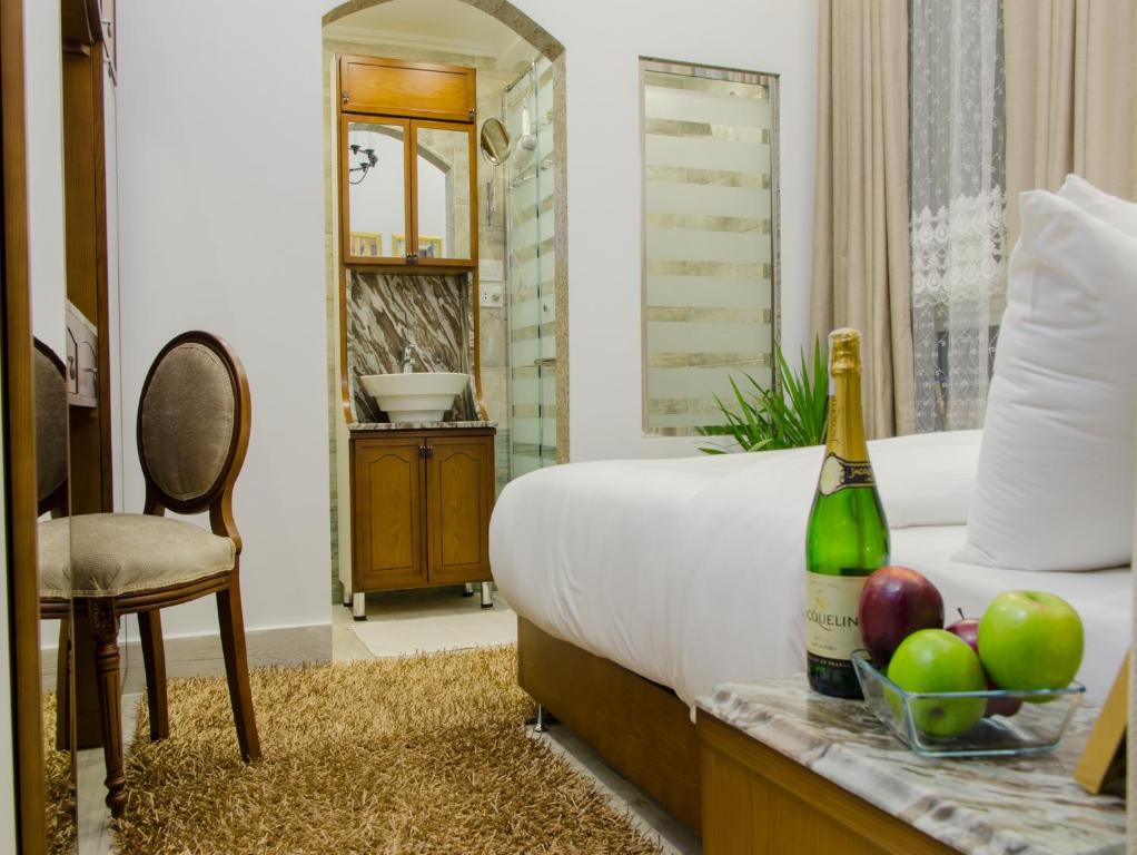 Postel nebo postele na pokoji v ubytování Paris Hotel Cairo