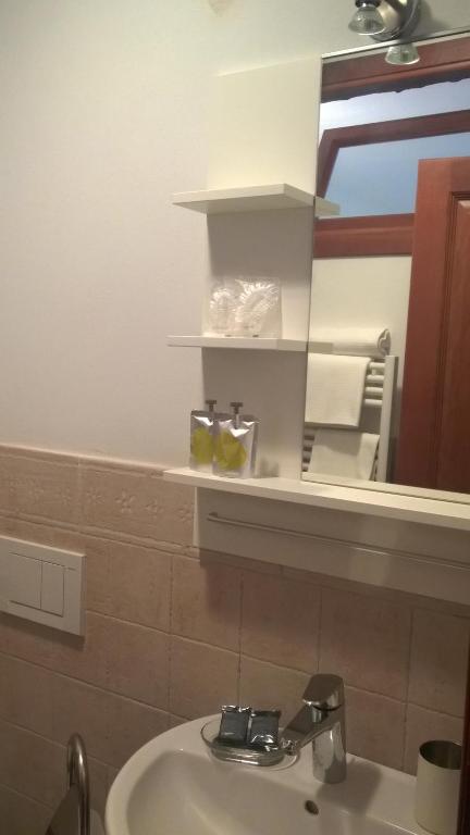 Koupelna v ubytování A cà di Bafirussi