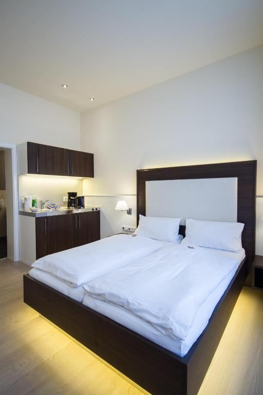 Postel nebo postele na pokoji v ubytování The Heidelberg Exzellenz Hotel
