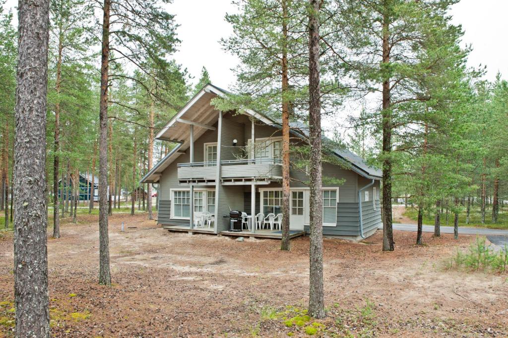 a green house in the middle of the forest at Holiday Club Kalajoki Cottages in Kalajoki