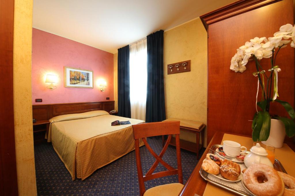 A bed or beds in a room at Hotel Abacus