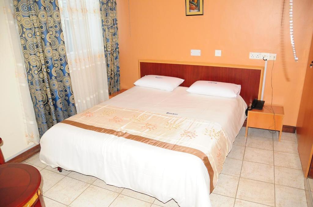 Postel nebo postele na pokoji v ubytování Ivys Hotel