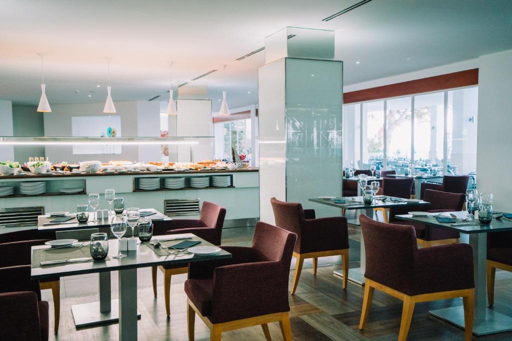 A restaurant or other place to eat at Europe Playa Marina - Adults Only