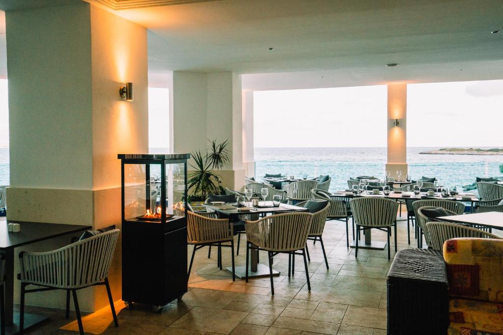 A restaurant or other place to eat at Europe Playa Marina - Adults Only