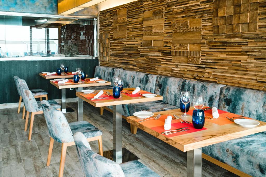 A restaurant or other place to eat at Europe Playa Marina - Adults Only