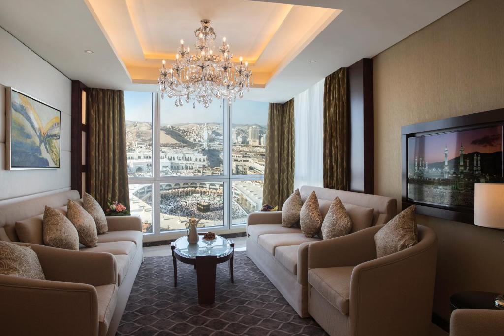 Posezení v ubytování Al Marwa Rayhaan by Rotana - Makkah