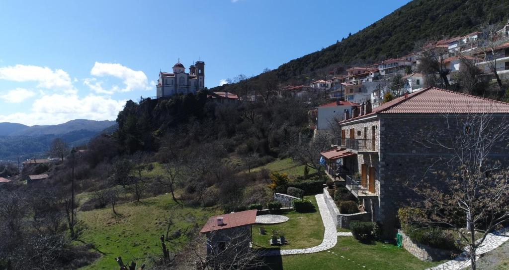 Nespecifikovaný výhled na hory nebo výhled na hory při pohledu z hotelu