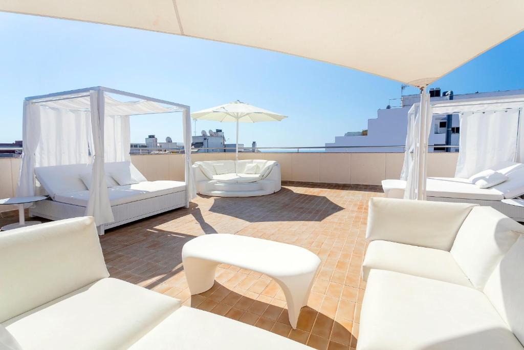 Aparthotel Duquesa Playa, Santa Eularia des Riu – Bijgewerkte ...