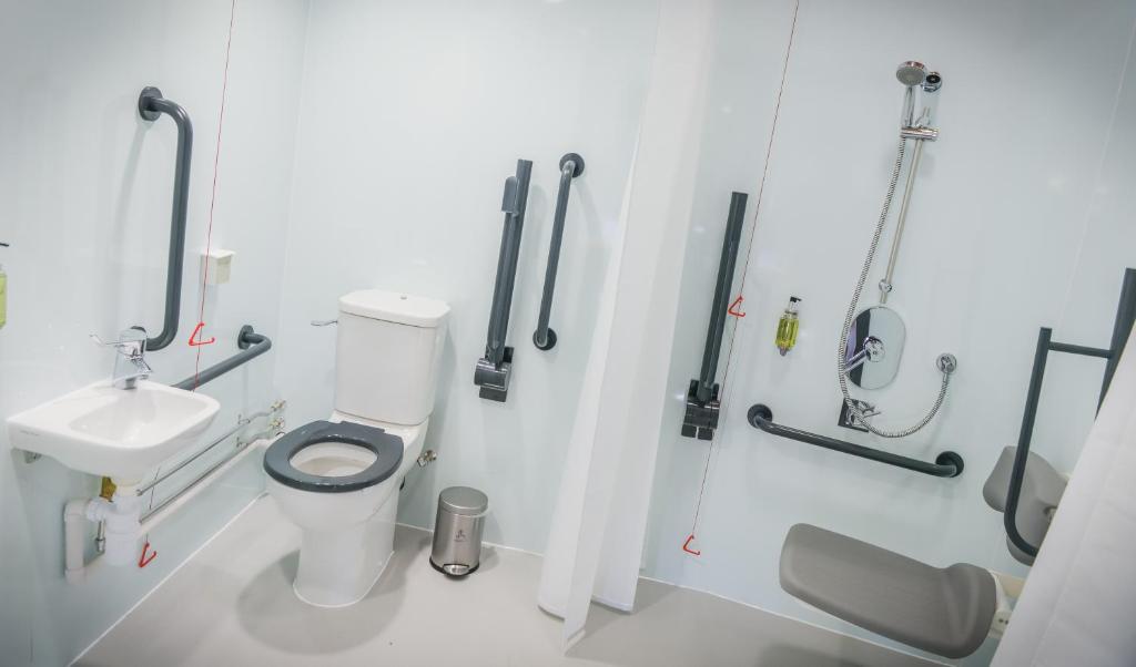 Koupelna v ubytování easyHotel Manchester