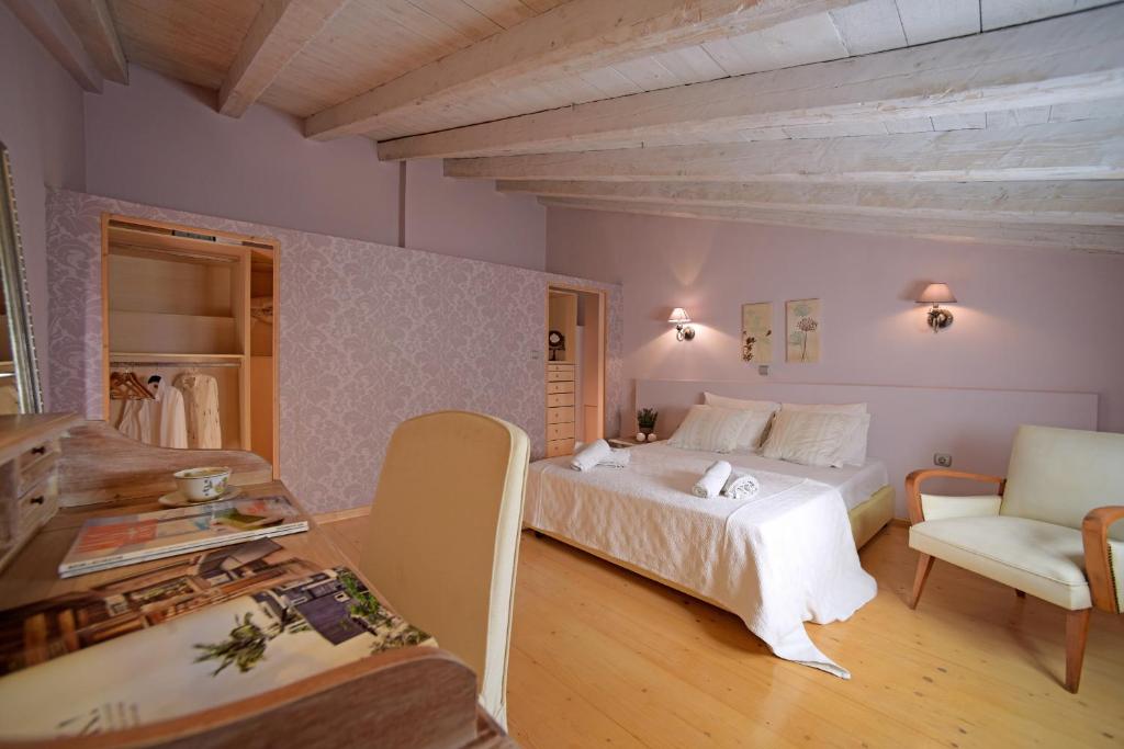 Postel nebo postele na pokoji v ubytování Glavounos House