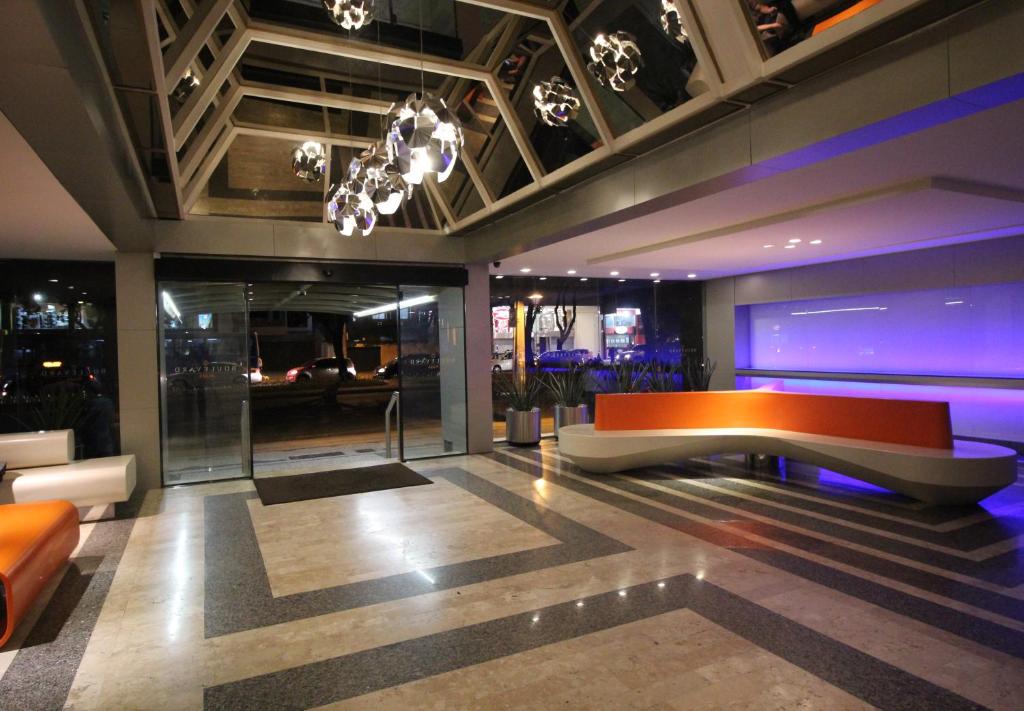  Boulevard Plaza