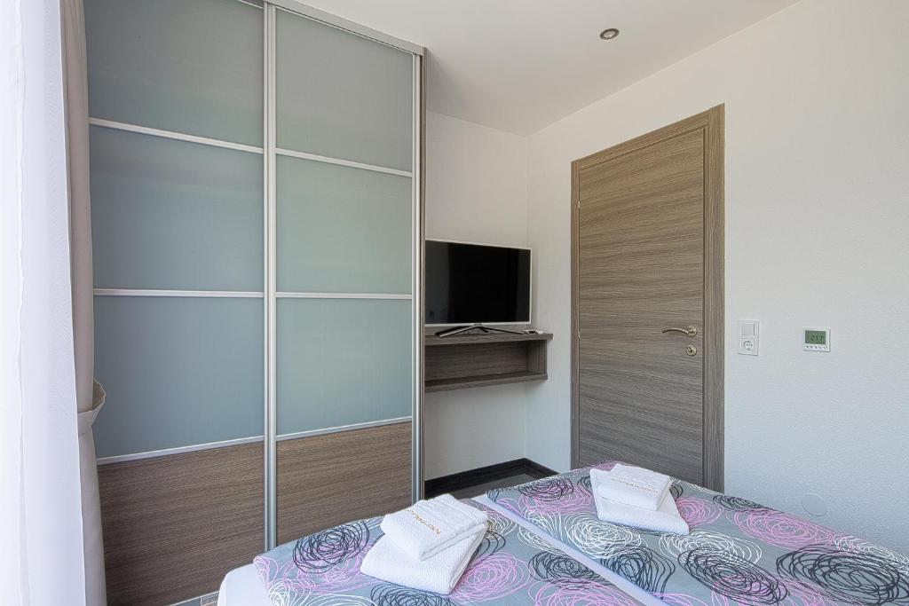 Postel nebo postele na pokoji v ubytování Montelux Apartments