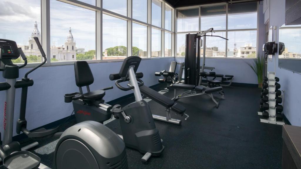 Fitness centrum a/nebo fitness zařízení v ubytování Ponce Plaza Hotel & Casino