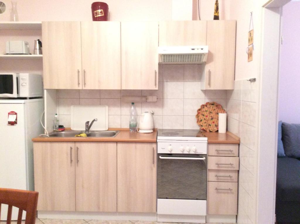 A kitchen or kitchenette at Klára appartman