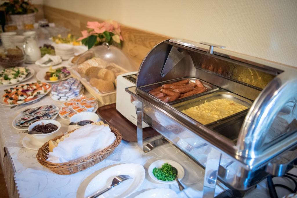 Jedlo v ubytovaní bed & breakfast alebo blízkom okolí